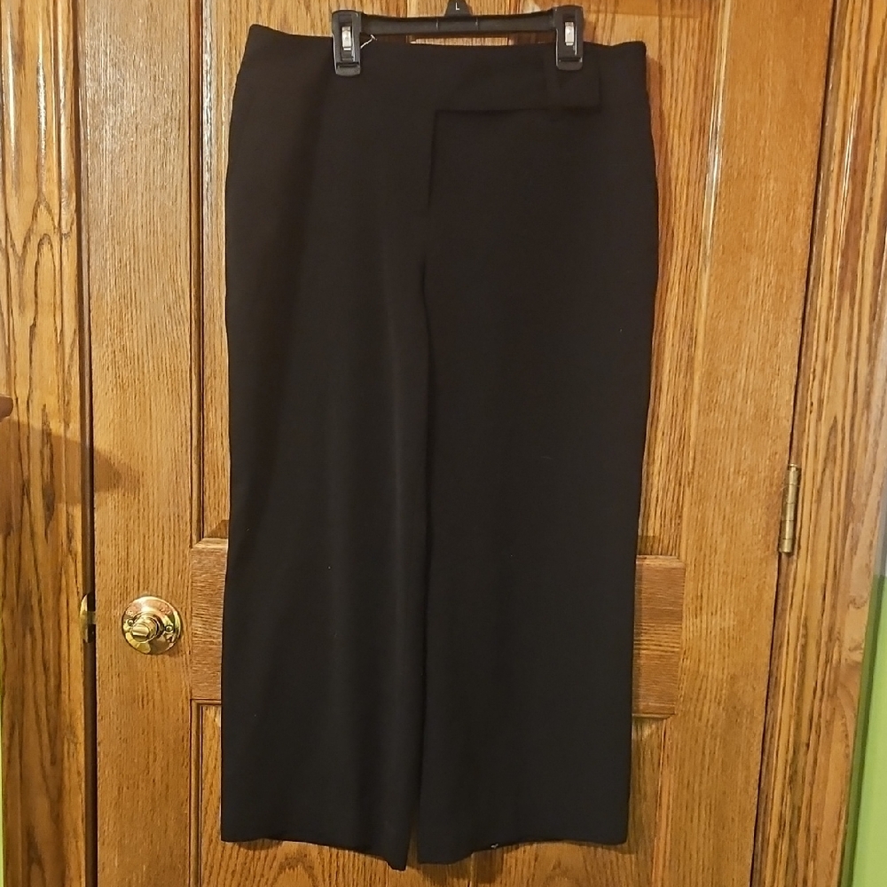 Apt 9 Capris